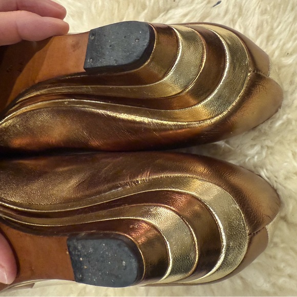 Bruno Magli vintage 1980s Women's Gold and Bronze wedges Authentic - Picture 8 of 8